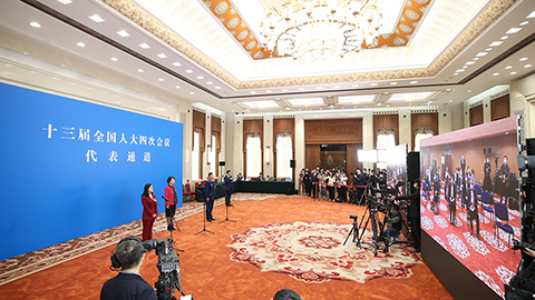 十三届全国人大四次会议首场“代表通道”